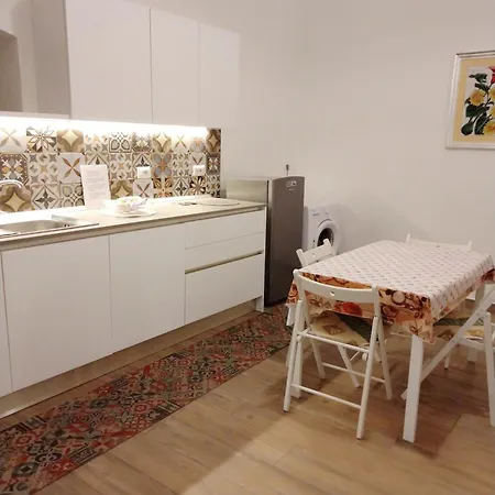 アパート Casa Manzoni ビシェーリエ